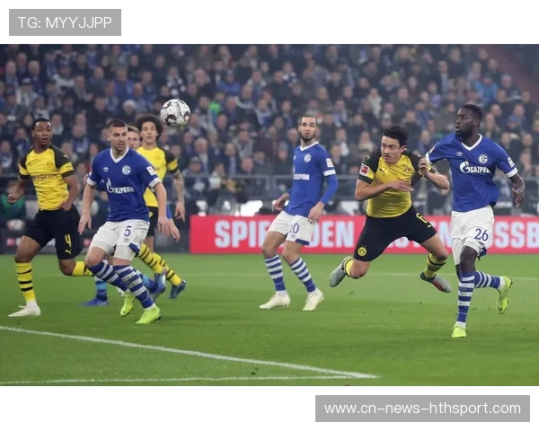 沙尔克04—博阿滕中场断球后一脚妙传